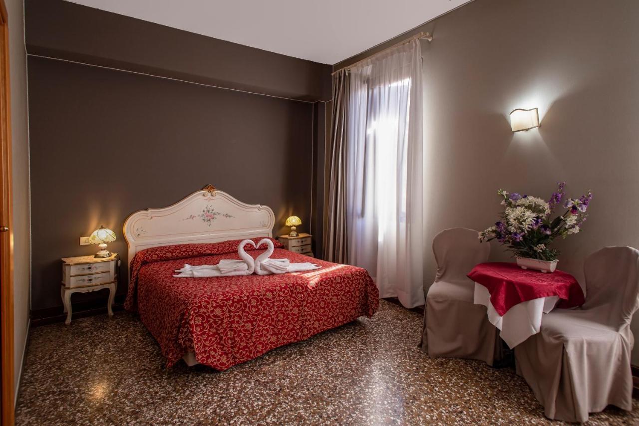 洛坎达卡萨马提尼3*Venezia