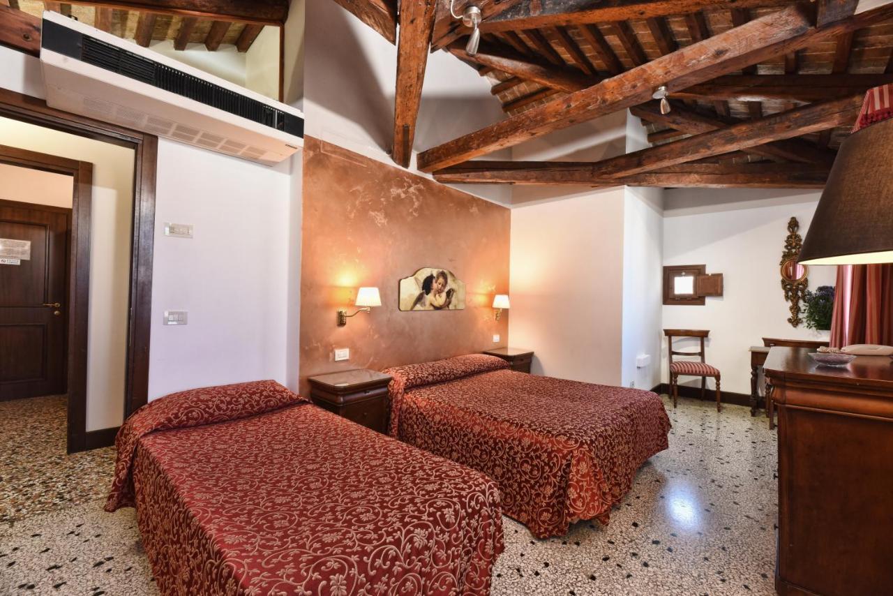洛坎达卡萨马提尼3*Venezia
